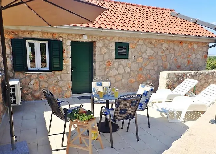 In Jusupi Near Mala Paklenica Park Holiday home Seline