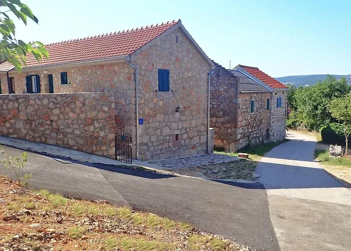 Holiday home In Jusupi Near Mala Paklenica Park *
